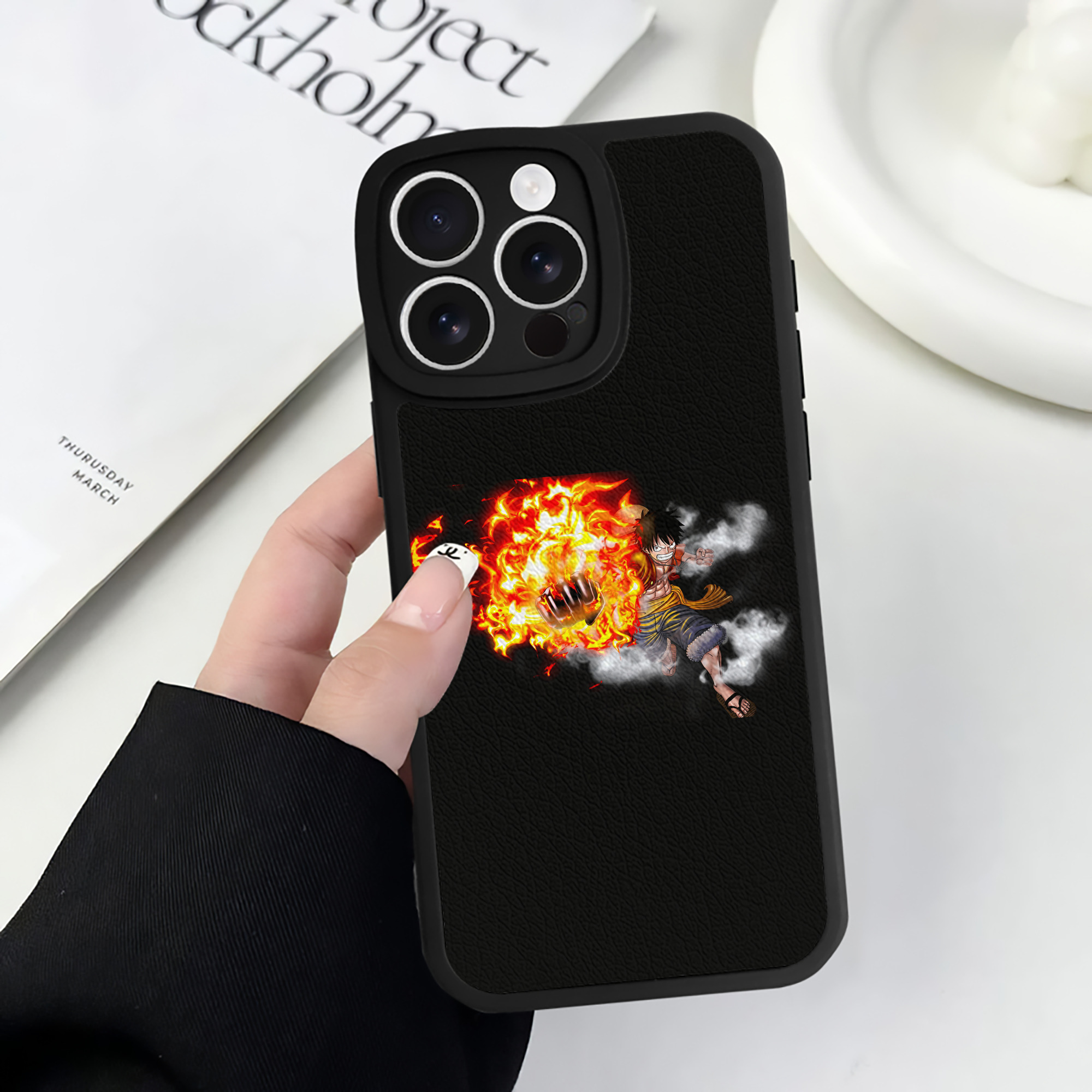 ワンピース モンキー・D・ルフィ ONE PIECE Monkey D. Luffy 【iPhone 16シリーズ対応】シリコンスマホケース（レザー調） 材質：シリコン